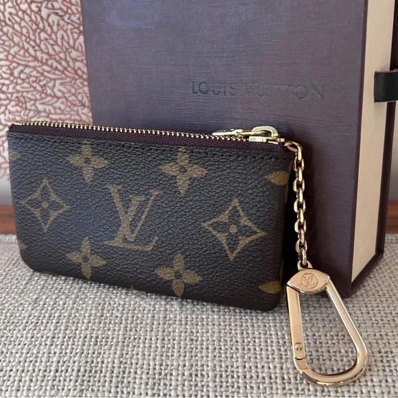 Louis Vuitton Monogram Key Pouch - Picture 4 of 12